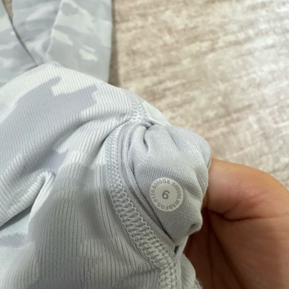 Lululemon Wunder Under High-Rise Tight *Luxtreme size 6 - Picture 4 of 5